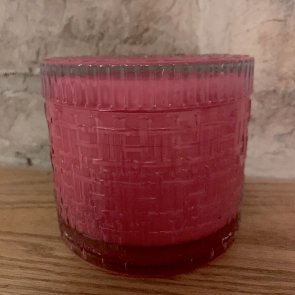 Rose Petals .By Harry Slatkin 3 wick candle Smells like a red rose Lovely.